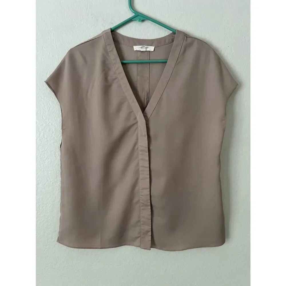 Like New! Grade & Gather Taupe V-Neck Short Sleeve Relaxed Blouse in Size S